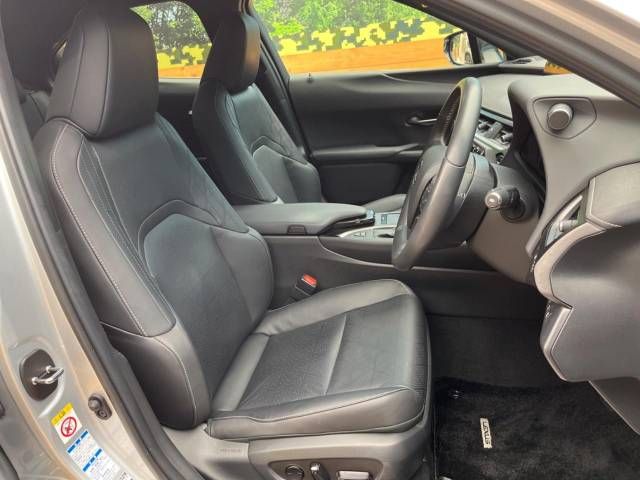 Lexus UX 2019-07 23077-8