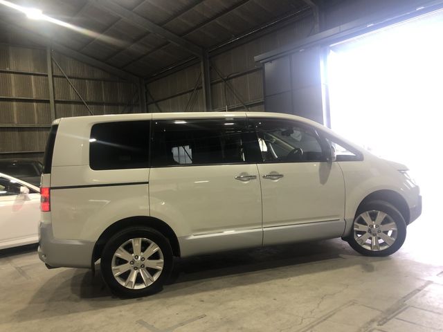 Mitsubishi DELICA D5 2013-03 21868-18