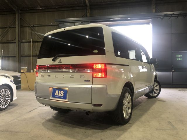 Mitsubishi DELICA D5 2013-03 21868-2