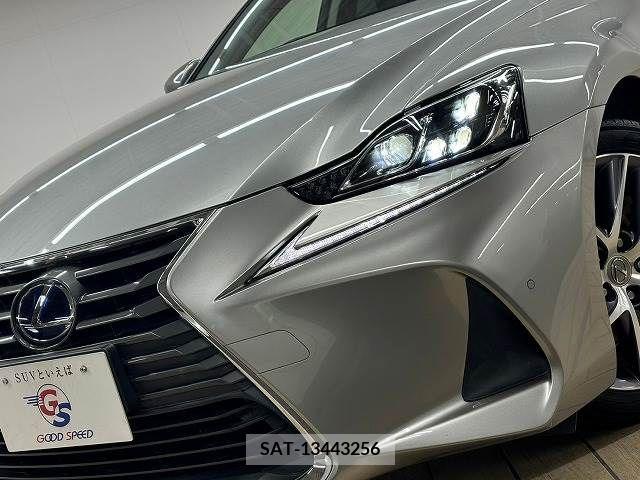 Lexus IS 2017-08 353986-11