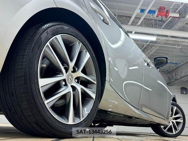 Lexus IS 2017-08 353986-10