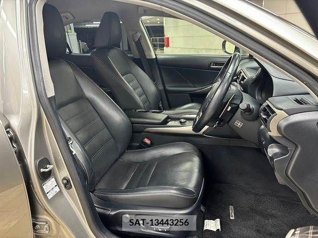 Lexus IS 2017-08 353986-9