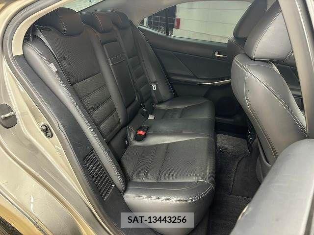 Lexus IS 2017-08 353986-8