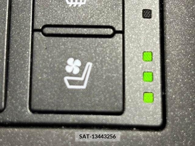Lexus IS 2017-08 353986-7