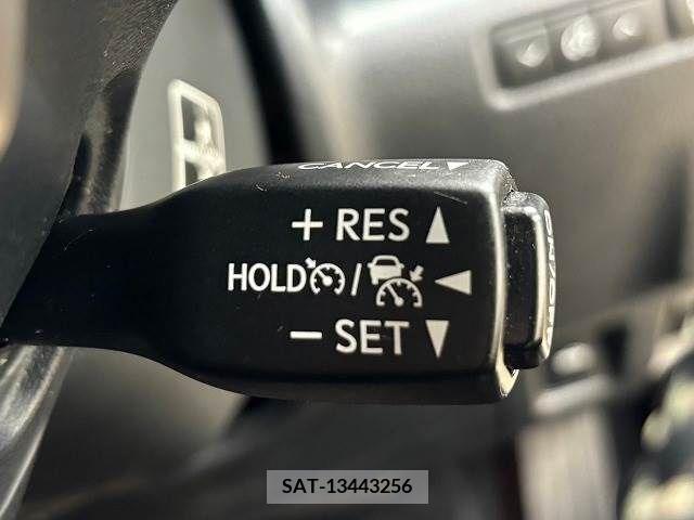Lexus IS 2017-08 353986-6