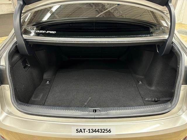 Lexus IS 2017-08 353986-19