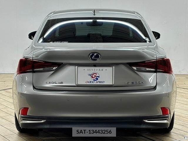 Lexus IS 2017-08 353986-18