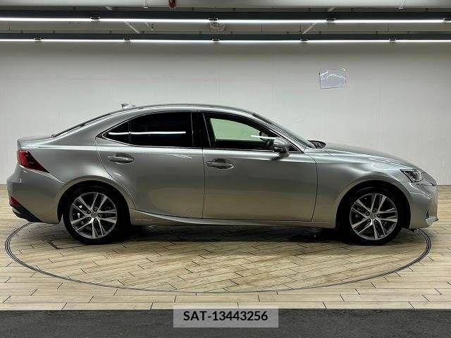 Lexus IS 2017-08 353986-17