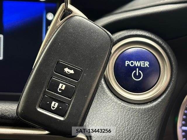 Lexus IS 2017-08 353986-15