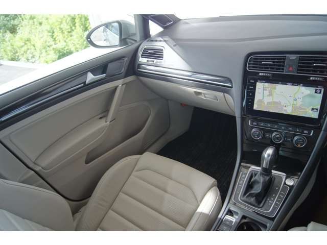 VolksWagen GOLF VARIANT 2020-03 10956-17