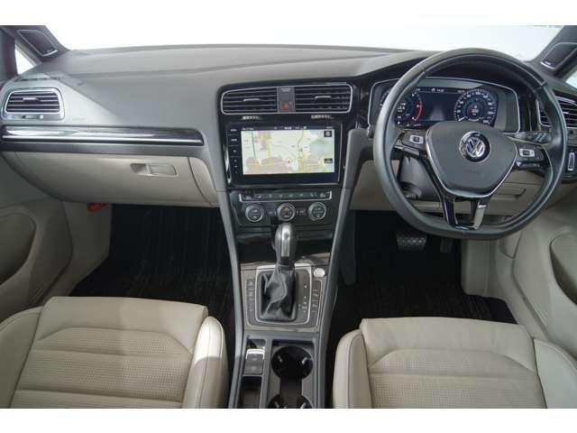 VolksWagen GOLF VARIANT 2020-03 10956-1