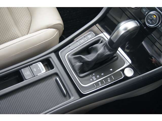 VolksWagen GOLF VARIANT 2020-03 10956-21