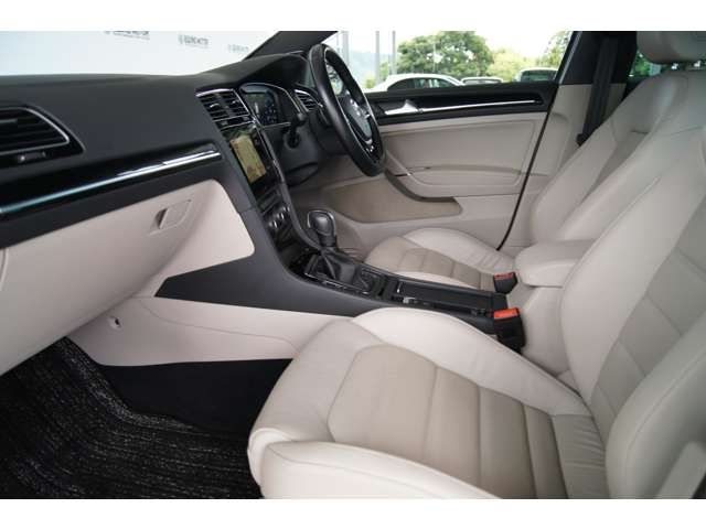 VolksWagen GOLF VARIANT 2020-03 10956-24