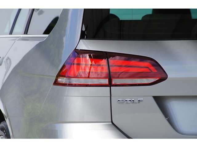 VolksWagen GOLF VARIANT 2020-03 10956-7