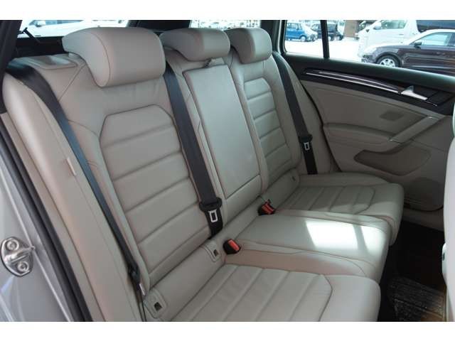 VolksWagen GOLF VARIANT 2020-03 10956-27