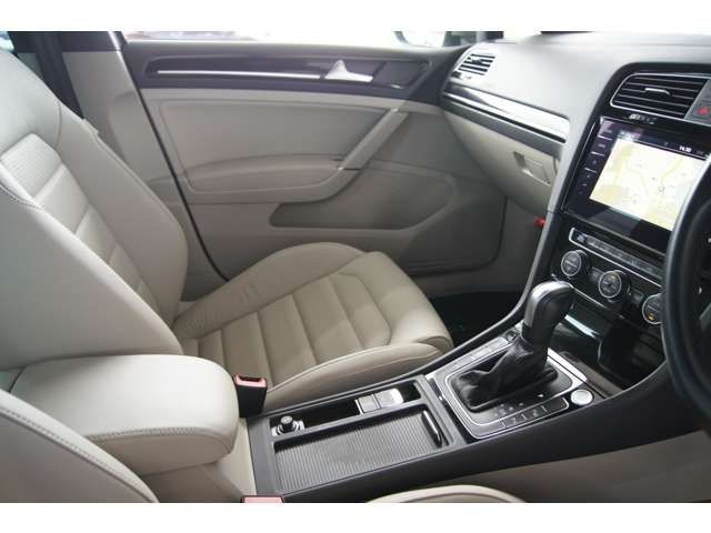VolksWagen GOLF VARIANT 2020-03 10956-26