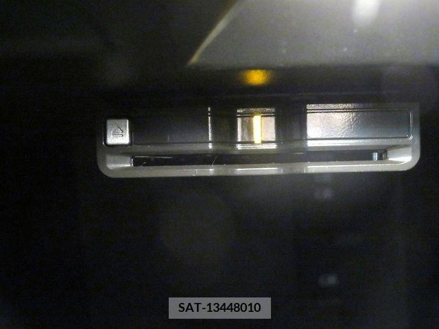 Renault MEGANE 2019-03 334946-9
