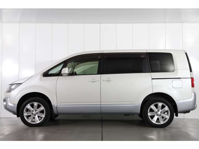 Mitsubishi DELICA D5 2016-08 28035-2