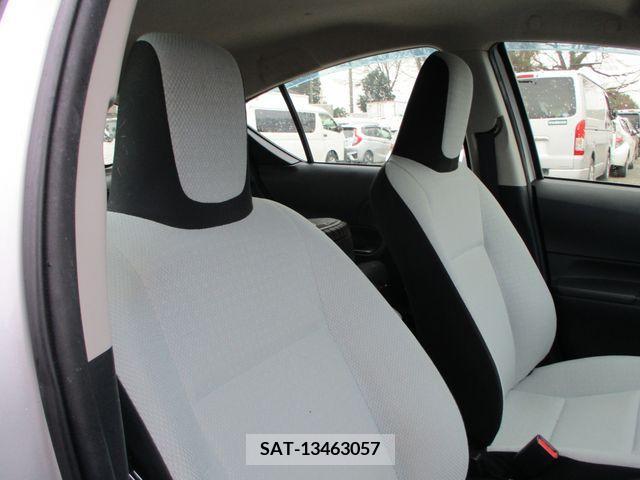Toyota AQUA 2017-01 215674-12