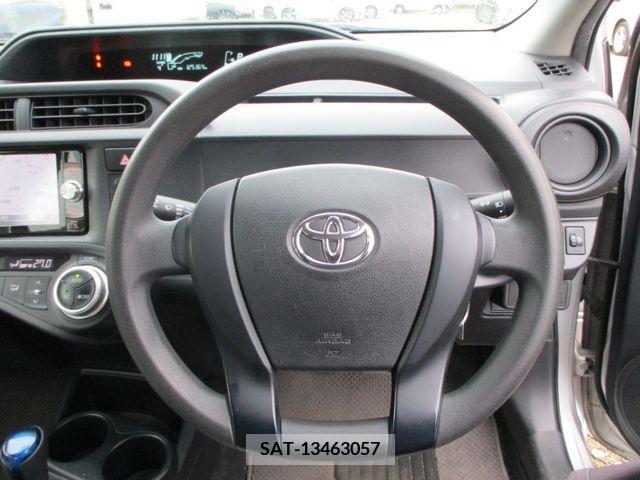 Toyota AQUA 2017-01 215674-14