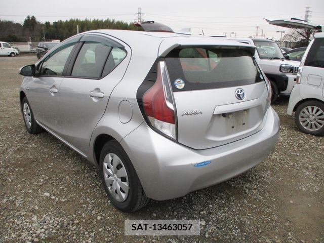 Toyota AQUA 2017-01 215674-2