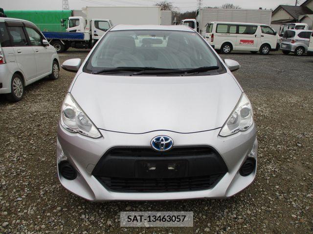 Toyota AQUA 2017-01 215674-3