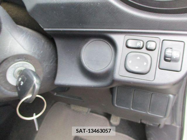Toyota AQUA 2017-01 215674-22