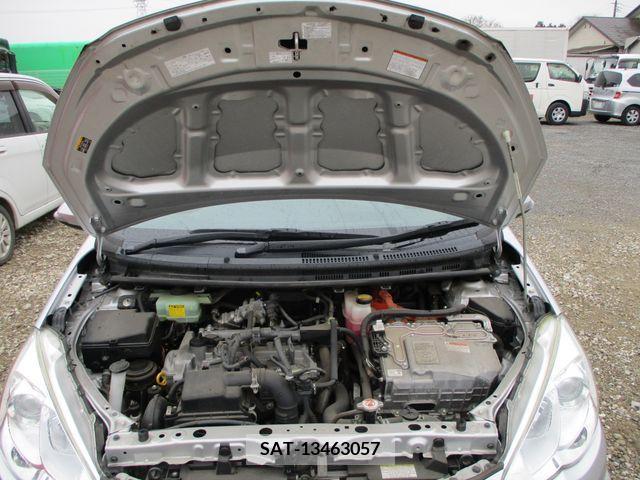 Toyota AQUA 2017-01 215674-6