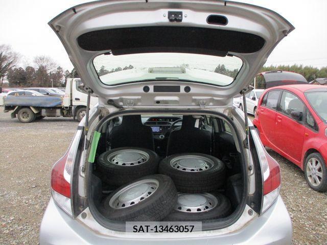 Toyota AQUA 2017-01 215674-10