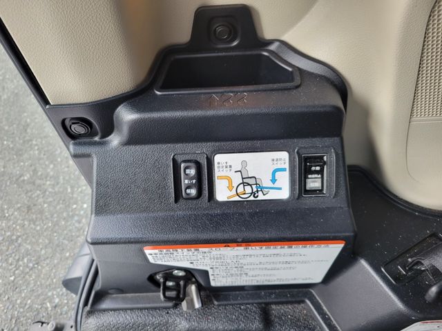 Toyota SIENTA 2015-10 183771-9