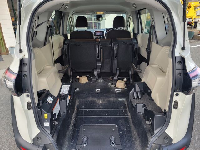 Toyota SIENTA 2015-10 183771-6