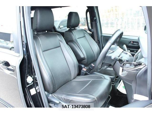Toyota NOAH 2017-08 279453-12