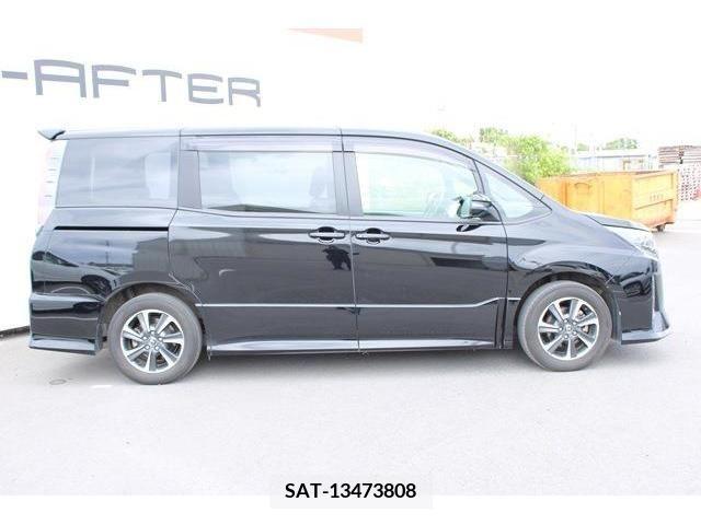 Toyota NOAH 2017-08 279453-7