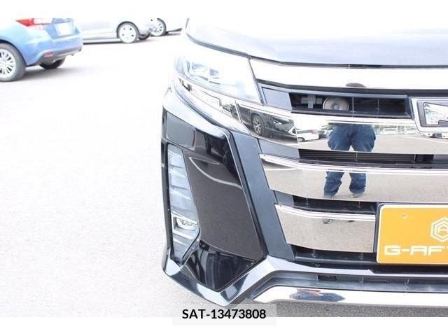 Toyota NOAH 2017-08 279453-9