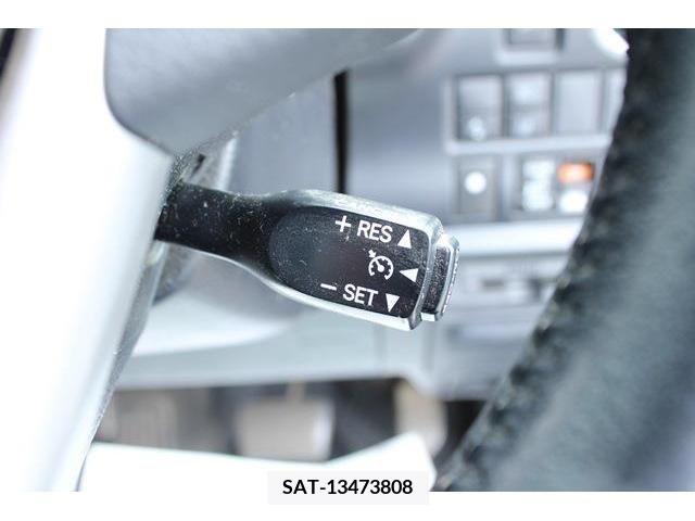Toyota NOAH 2017-08 279453-4