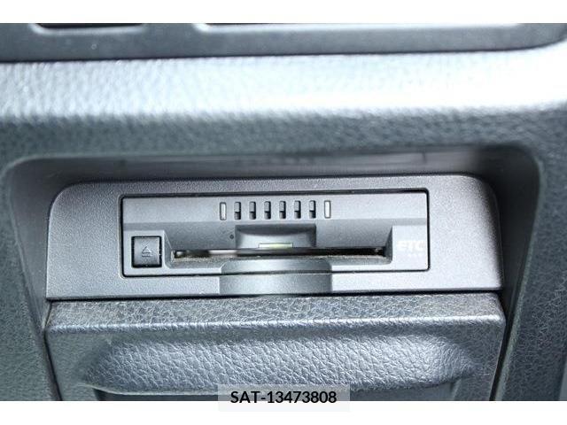 Toyota NOAH 2017-08 279453-3