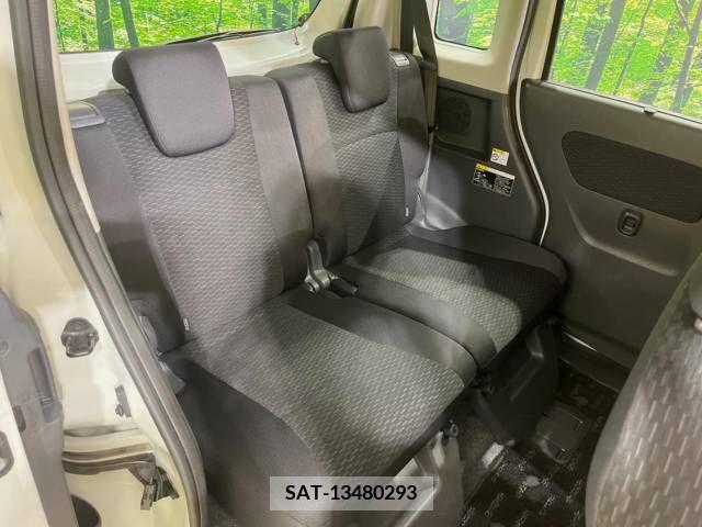 Suzuki SPACIA 2013-09 379042-9