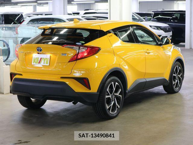 Toyota C-HR 2017-02 357827-1