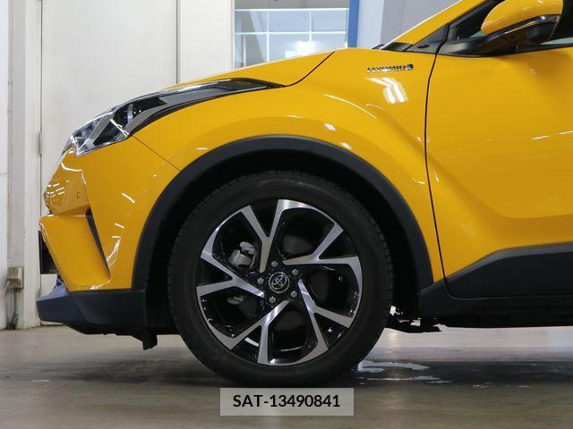 Toyota C-HR 2017-02 357827-28