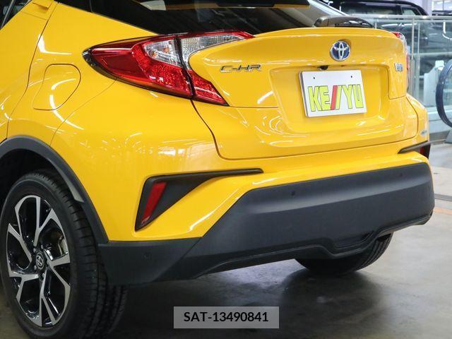 Toyota C-HR 2017-02 357827-26