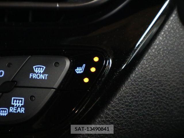 Toyota C-HR 2017-02 357827-17