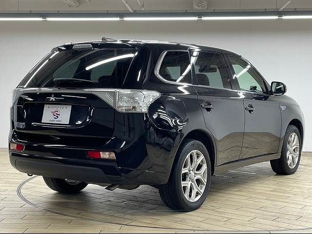 Mitsubishi OUTLANDER PHEV 2015-03 181355-15