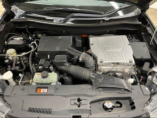 Mitsubishi OUTLANDER PHEV 2015-03 181355-19