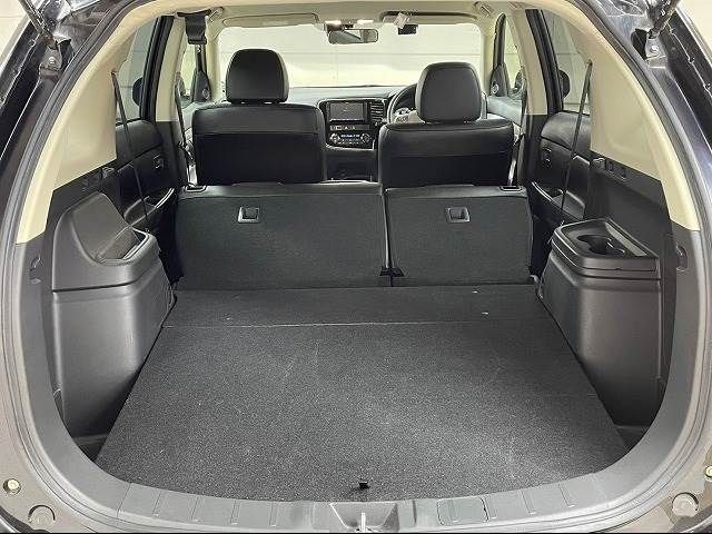 Mitsubishi OUTLANDER PHEV 2015-03 181355-10