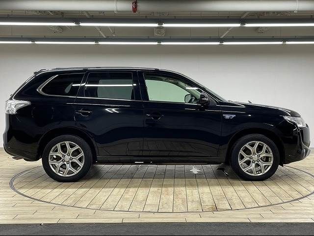 Mitsubishi OUTLANDER PHEV 2015-03 181355-13
