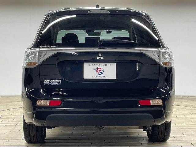 Mitsubishi OUTLANDER PHEV 2015-03 181355-12