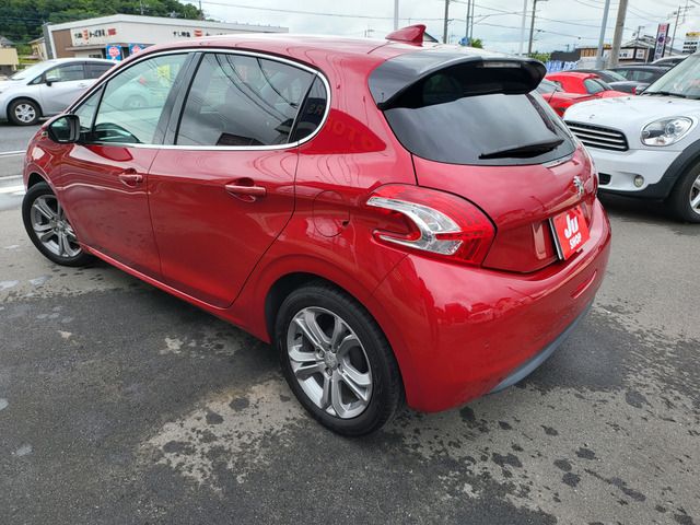 Peugeot 208 2014-01 5364-1