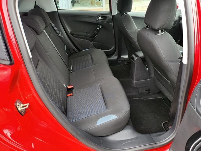 Peugeot 208 2014-01 5364-12