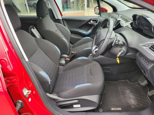 Peugeot 208 2014-01 5364-11