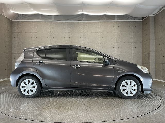 Toyota AQUA 2012-07 27586-13